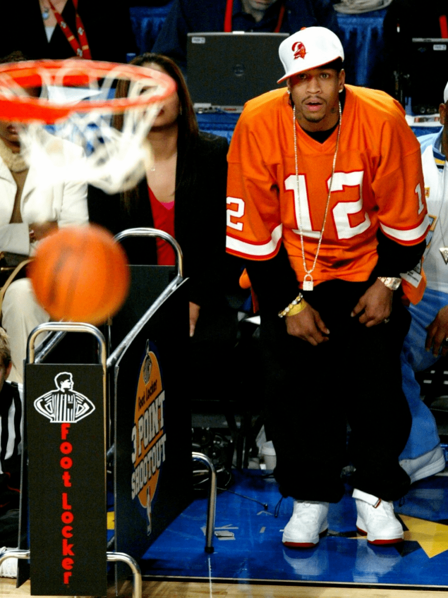 独领风骚，目前欧冠前8球队英超占4席，其余四大联赛各出1队（欧冠八强英超占据半壁江山，其余四大联赛各仅一队晋级）