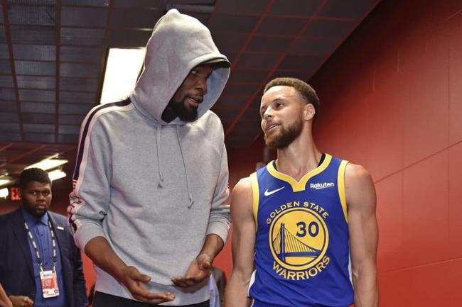 亚冠成都蓉城迎战神户胜利船：周定洋坐镇中场 韦世豪和德尔加多领衔锋线（亚冠成都蓉城对阵神户胜利船：周定洋镇守中场，韦世豪与德尔加多领衔锋线）