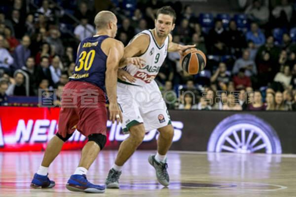 近15年谷歌每年搜索量最高球员：C罗10次断崖领先，梅西仅1次（过去15年谷歌年度最热球员榜：C罗10度大幅领跑，梅西仅1次居首）