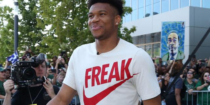 中超争冠格局愈加明朗（中超争冠形势日益清晰）