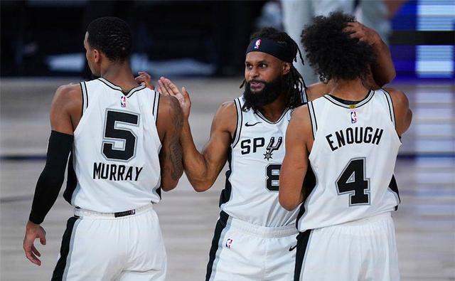 加图索：我要向球迷道歉；上半场很不错，下半场我们变得胆怯（加图索向球迷致歉：上半场表现不俗，下半场我们踢得畏手畏脚）