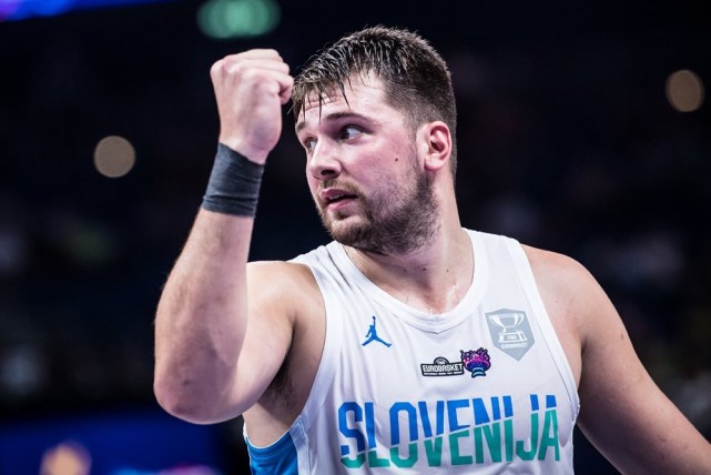 国脚连续两场关键助攻（国脚两战连献关键助攻）